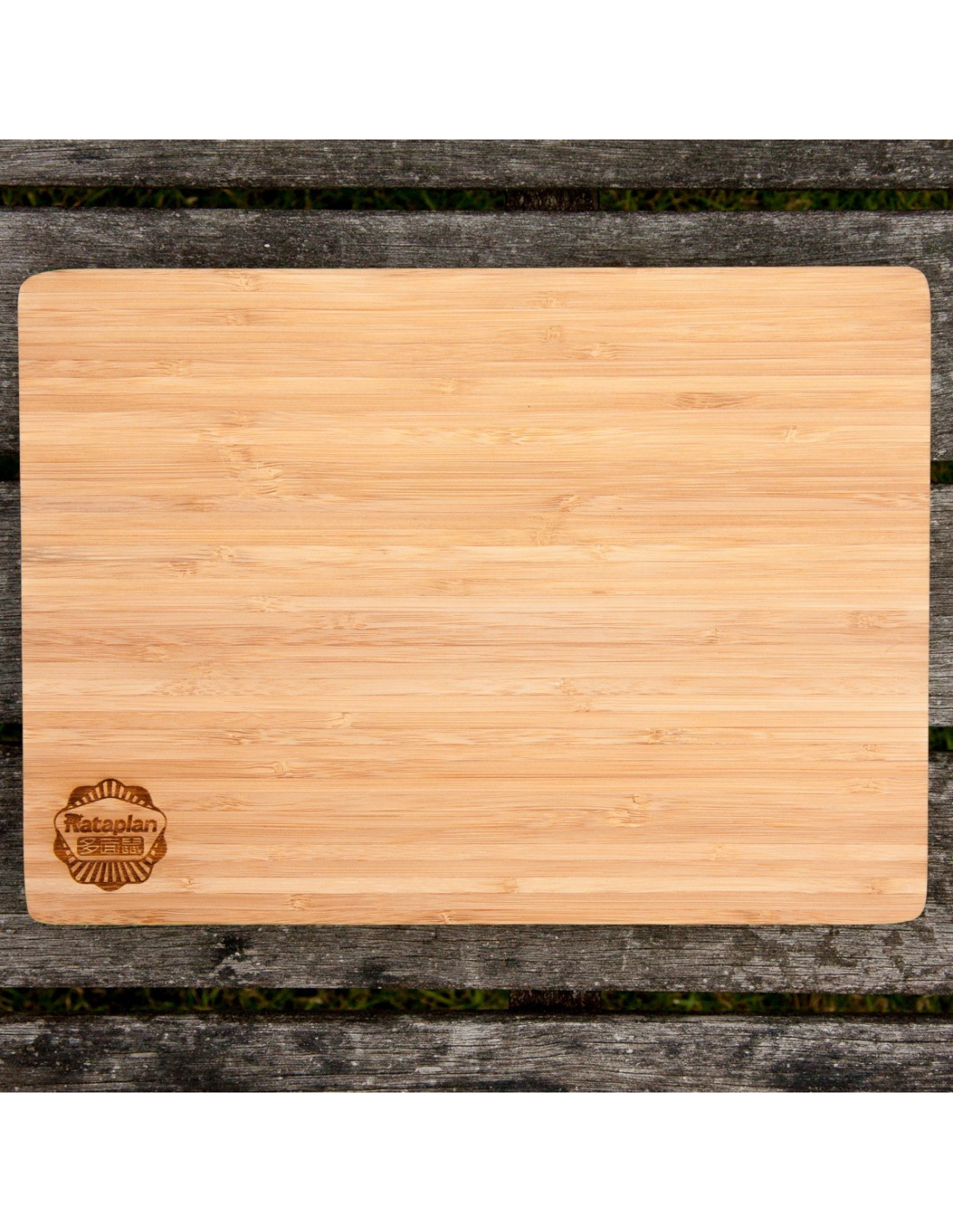 Grote bamboe snijplank met een groene rand houten accessoires en ... Houten keuken groene